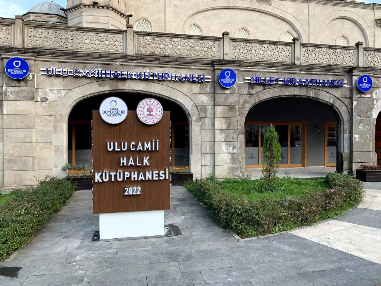 Ulu Camii Kütüphanesi