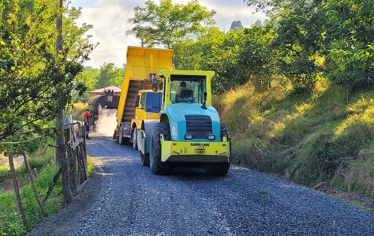 AKKUŞ’TAN SAMSUN’A BAĞLANTI SAĞLAYAN YOLDA ASFALT ÇALIŞMASI BAŞLATILDI
