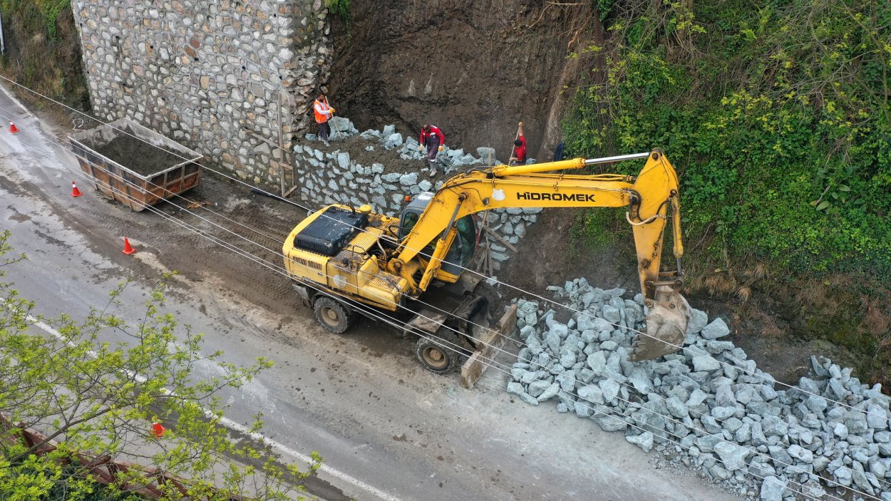 ALTINORDU’DA GÜVENLİ YOL İNŞASI SÜRÜYOR