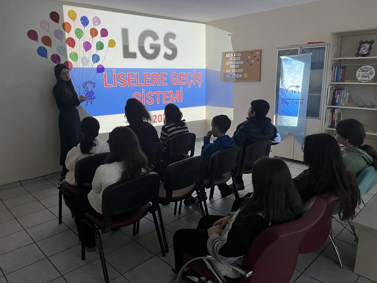 BİLGİ EVLERİ HEM ÖĞRENCİLERE HEM AİLELERE UMUT OLUYOR