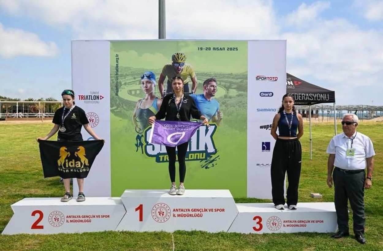 BÜYÜKŞEHİR’İN BAŞARILI SPORCULARI MADALYAYA DOYMUYOR