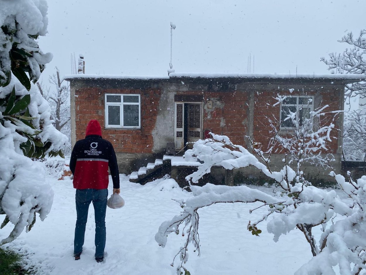 BÜYÜKŞEHİR, SOĞUK KIŞ GÜNLERİNDE SOFRALARI BOŞ BIRAKMIYOR