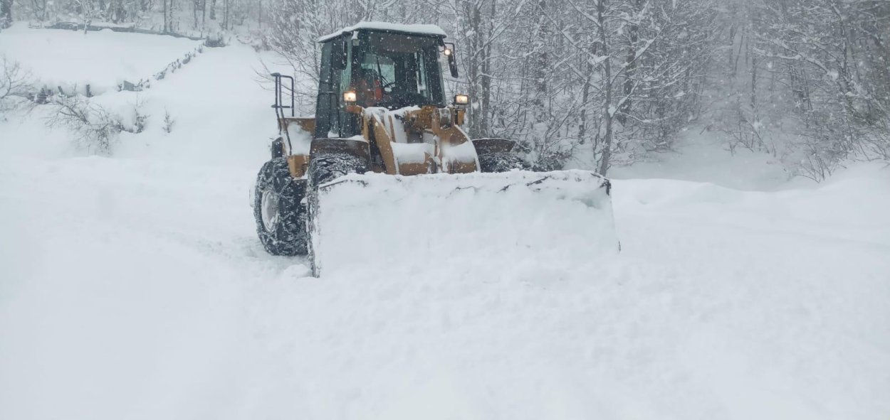 BÜYÜKŞEHİRİN KARLA MÜCADELESİ TAM GAZ DEVAM EDİYOR