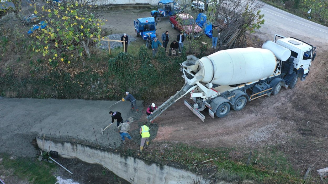 ÇAMAŞ’TA 3 KİLOMETRELİK BETON YOL ÇALIŞMASI BAŞLADI