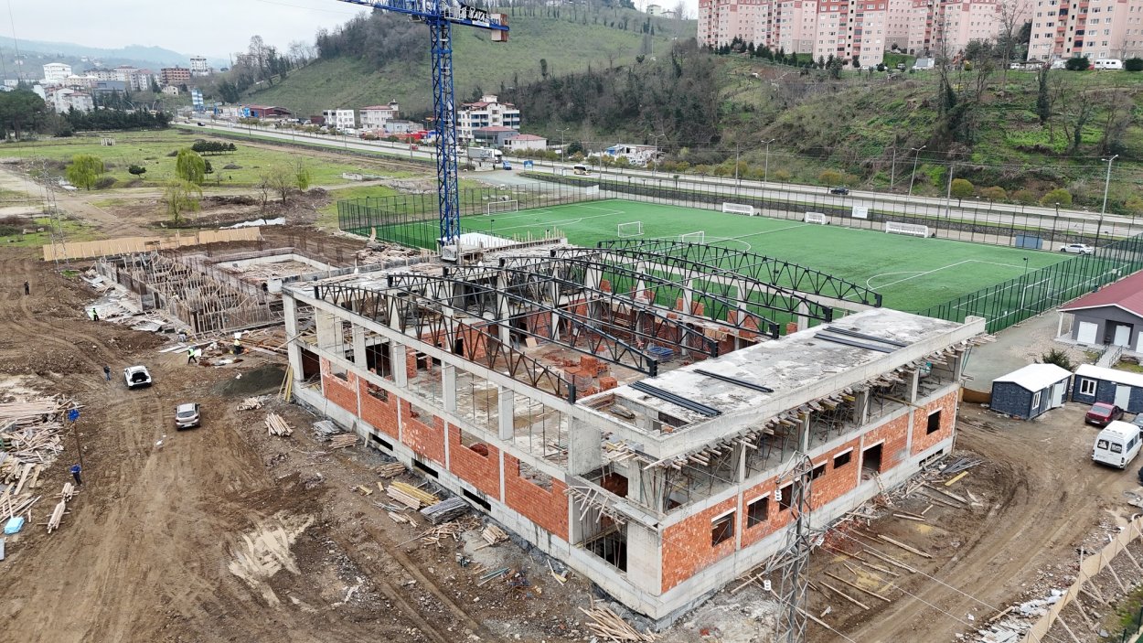 ESKİPAZAR SPOR KOMPLEKSİNİN İNŞASI SÜRÜYOR