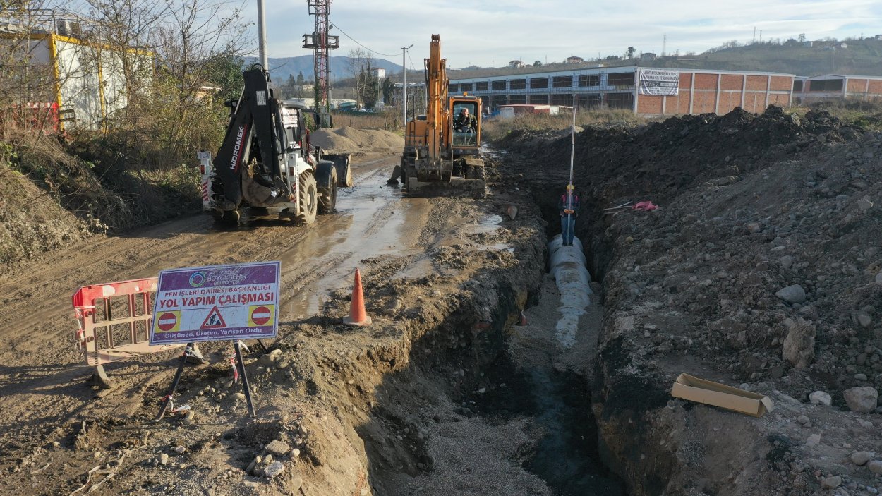 FATSA KONAKBAŞI’NDA ALTYAPI YAĞMUR SUYU HATTIYLA GÜÇLENİYOR
