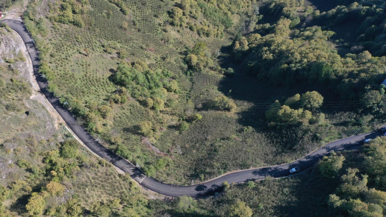 GÖLKÖY’DE 3 MAHALLEYE HİTAP EDEN YOL ASFALTLANIYOR