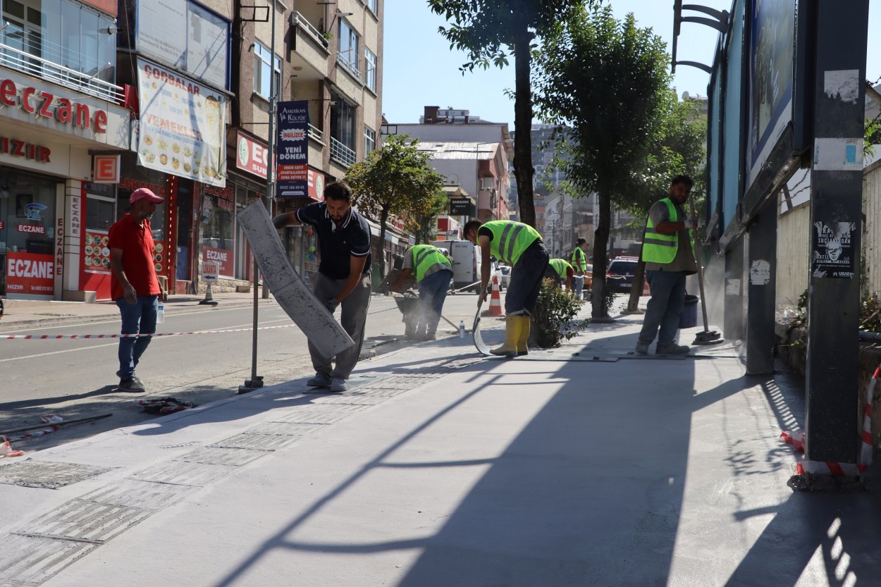 İBNİ-İ SİNA CADDESİ TEPEDEN TIRNAĞA YENİLENİYOR