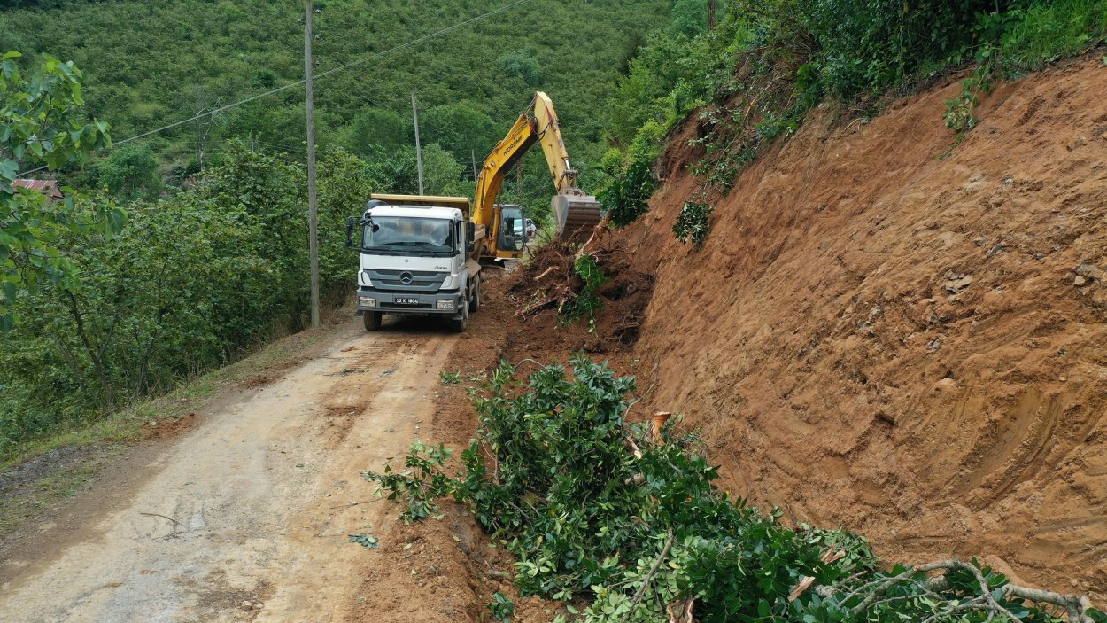 KABADÜZ’DE YOLLAR GENİŞLİYOR, ULAŞIM RAHATLIYOR