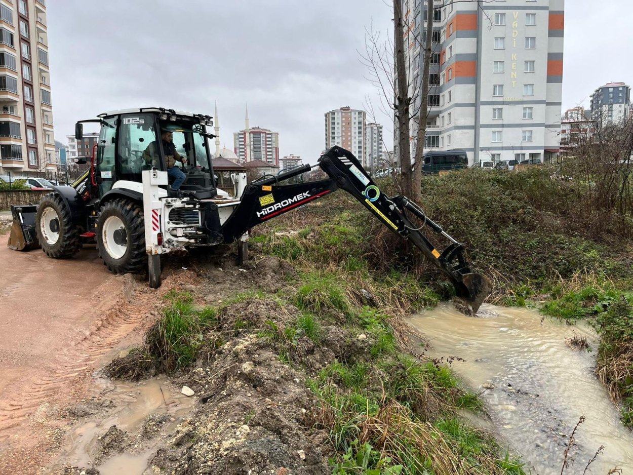 ORDU’DA DERE YATAKLARI VE MAZGALLAR TEMİZLENİYOR