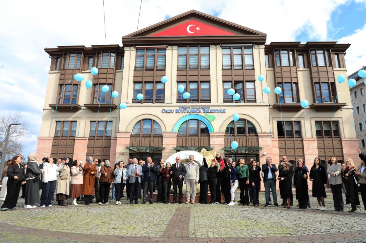 ORDU’DA OTİZM FARKINDALIĞI İÇİN MAVİ BALONLAR GÖKYÜZÜNE BIRAKILDI