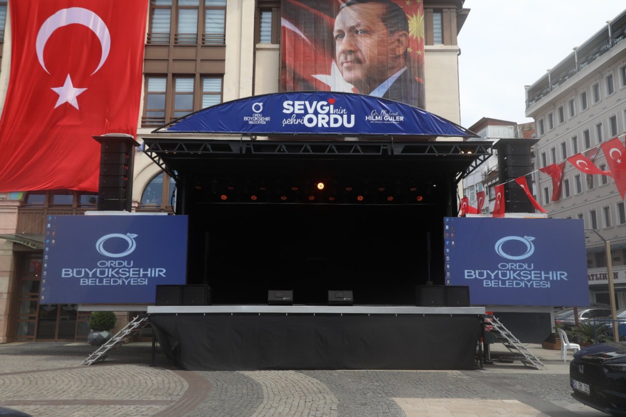 ‘SEVGİ TIRI’ YOLCULUĞA BAŞLIYOR