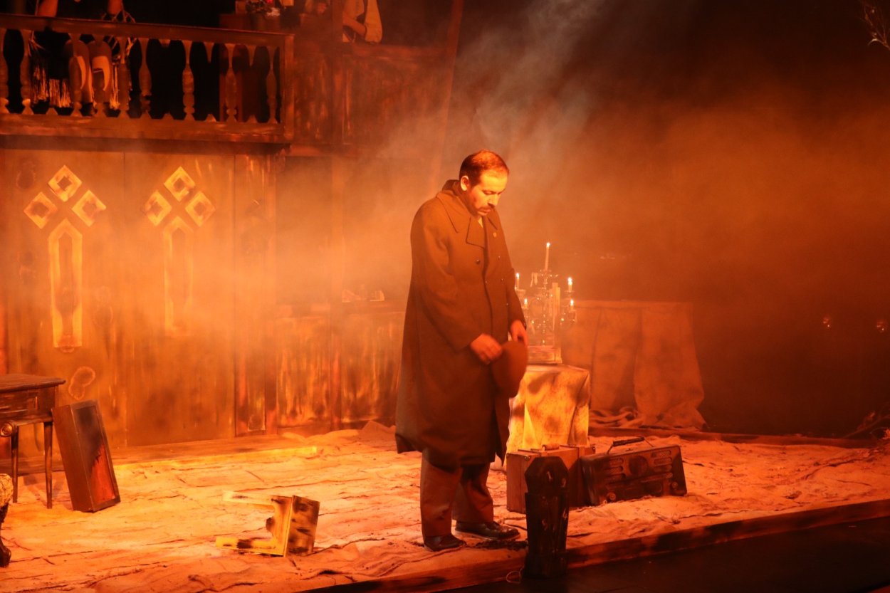 TİYATRO DOLU FESTİVAL DOLU DİZGİN